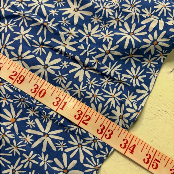 Uniqlo V Neck Long Sleeve Mini Dress Blue Daisy Floral Size XS Pockets Printed - Picture 5 of 8